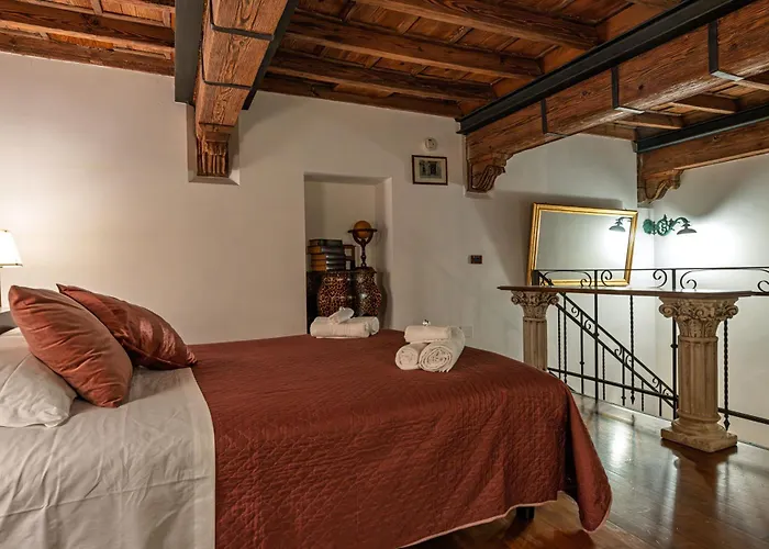 Domus Campo De Fiori Apartment *